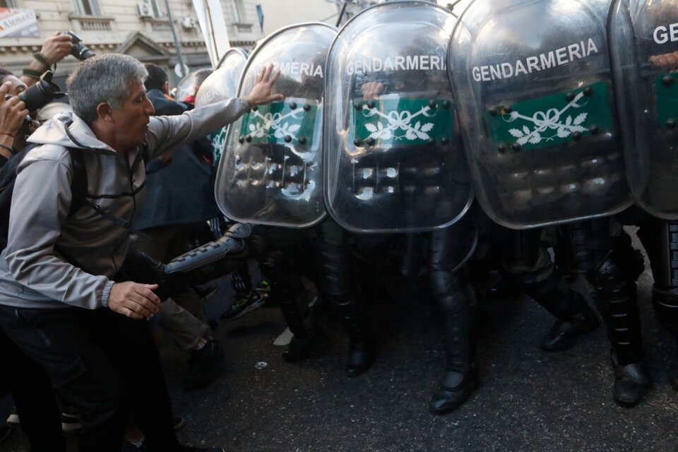  “Con el ajuste, los jubilados perdieron como en la guerra”, dijo el diputado (UxP) Itai Hagman. (Fuente: Leandro Teysseire)