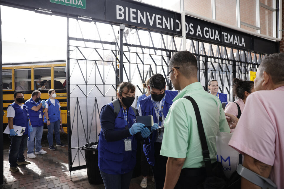 Los exprisioneros políticos nicaragüenses llegan a Guatemala. (Fuente: AFP)