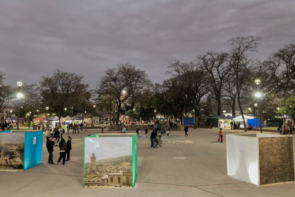 Muestra de la Orán de Argelia en la plaza de la Nueva Orán en Salta. (Fuente: Anita Pouchard Serra)