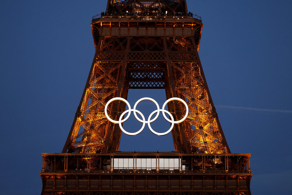 La emblemática torre mantendrá sus aros olímpicos. (Fuente: AFP)