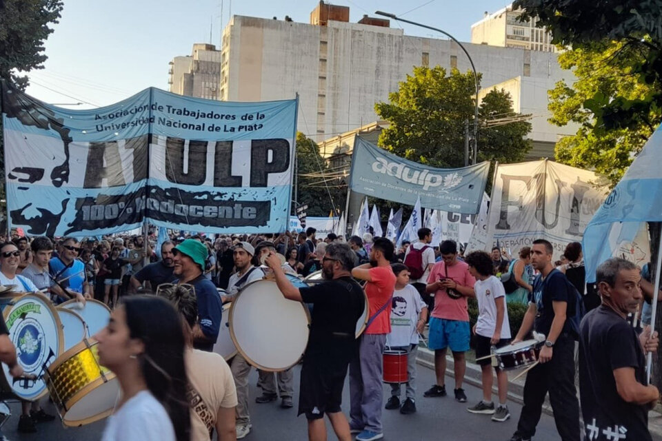 La UNLP marchó el jueves por las calles de la capital provincial. (Fuente: Redes sociales)