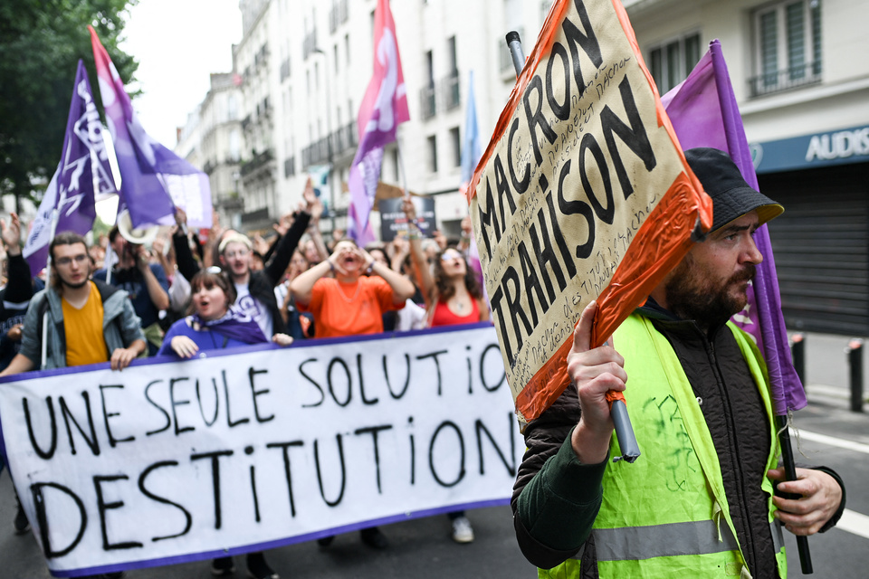 Protesta contra Macron y Barnier en Nantes, Francia. (Fuente: AFP)