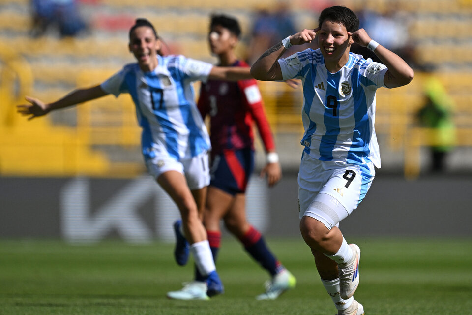 La goleadora Núñez ya paladea la victoria argentina. (Fuente: AFP)