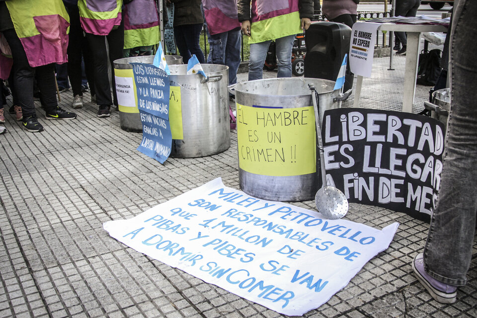 Los movimientos sociales reclamaron por la tarjeta Alimentar. (Fuente: Jorge Larrosa)