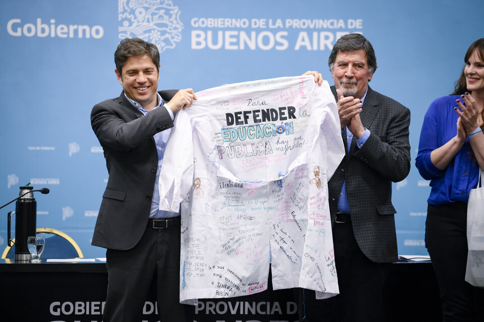 Axel Kicllof y Alberto Sileoni durante el acto en el Salón Dorado.  (Fuente: Prensa)