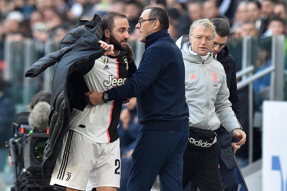 Maurizio Sarri con Gonzalo Higuaín, a quien dirigió en Napoli y Juventus.