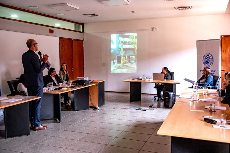 El debate se realizó en el Distrito Centro.