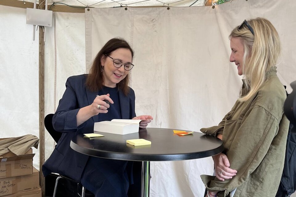 La autora de esta nota con la genial Lorrie Moore. 