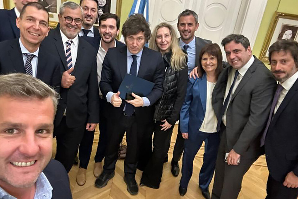 Selfie, traición y posibles sanciones en el horizonte radical