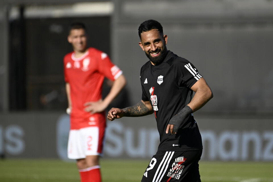 Herrera sonríe luego de marcar su gol (Fuente: Fotobaires)