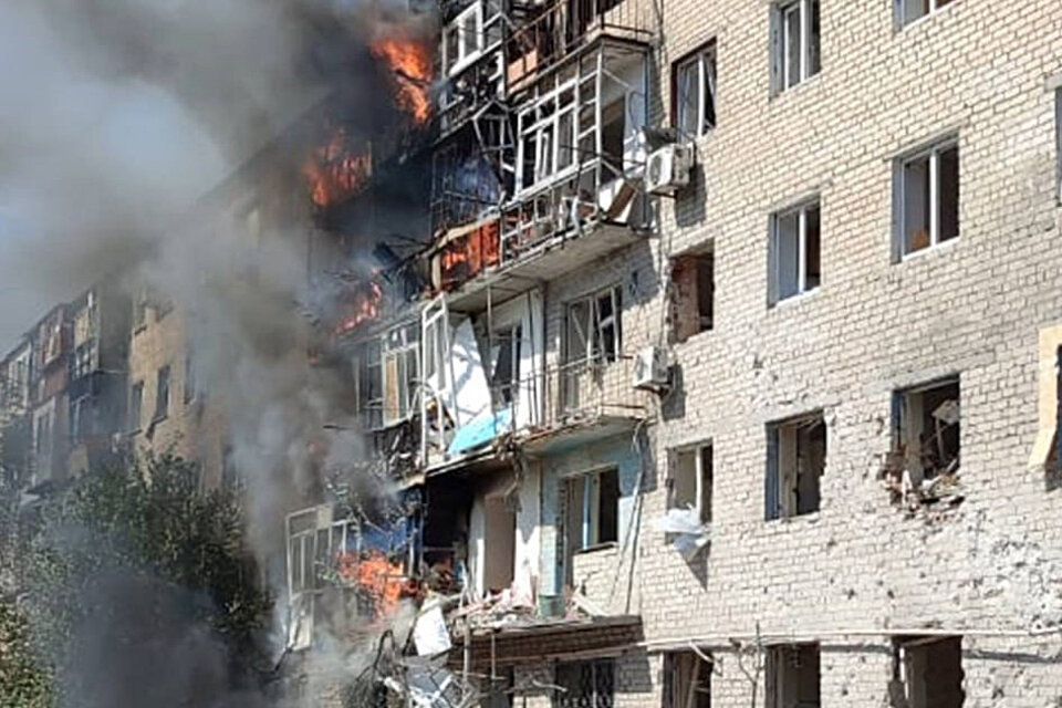 Edificio residencial bombardeado por fuerzas rusas en Donetsk.  (Fuente: Europa Press)