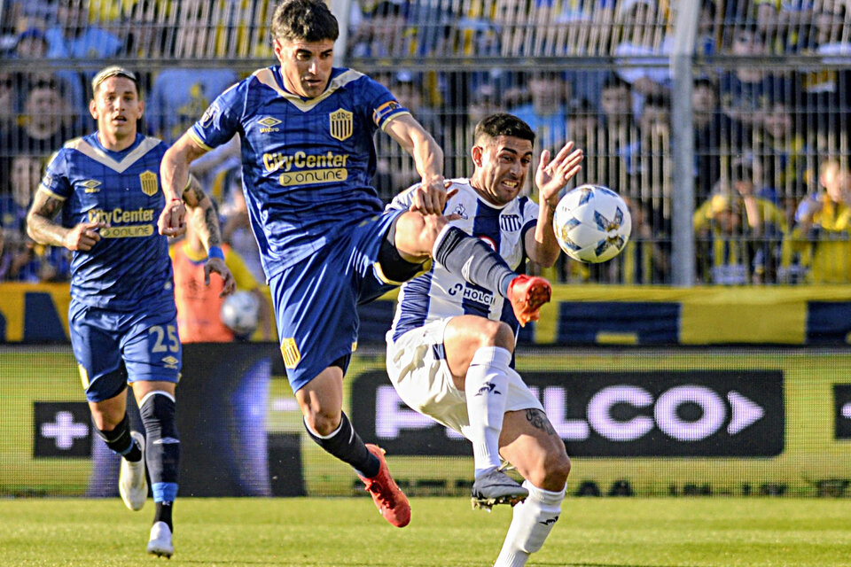 Malcorra se anotó un doblete, de penal, en el emapte ante Talleres. (Fuente: Fotobaires)