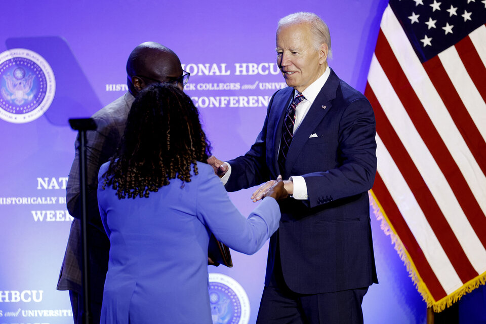 "La violencia política no tiene cabida aquí", dijo Biden en Filadelfia (Fuente: AFP)