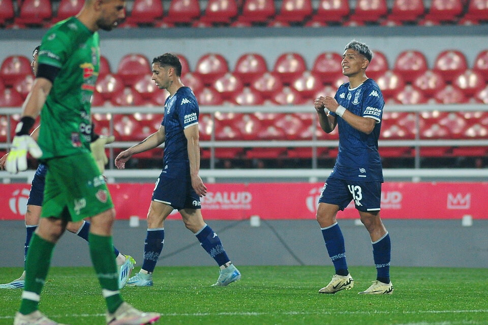 Eric Ramírez celebra el gol que metió al Globo en semis (Fuente: Fotobaires)