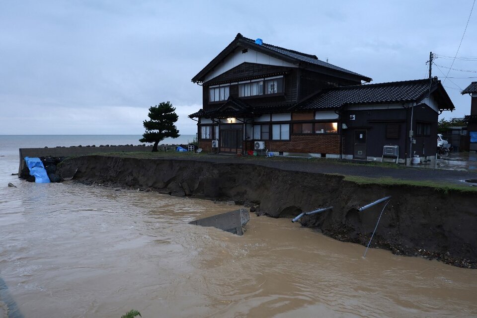 Conmoción en Japón: las inundaciones ocasionaron una muerte, siete desaparecidos, y más de 60.000 evacuados (Fuente: AFP)