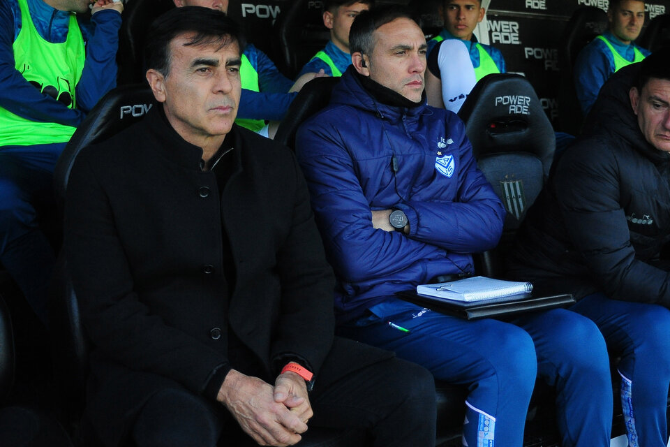 Gustavo Quinteros es el técnico del líder (Fuente: Fotobaires)