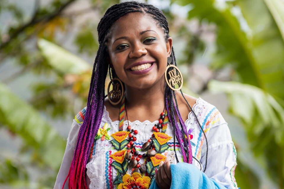 Guisela Vázquez con su traje de Saya Afroboliviana. Imagen: Juan Carlos Mendoza (Fuente: NA)