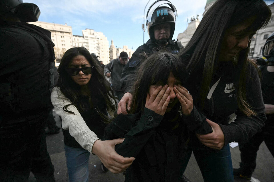 Frabizia recibió gas pimienta en la cara durante la cacería en el Congreso. (Fuente: AFP)