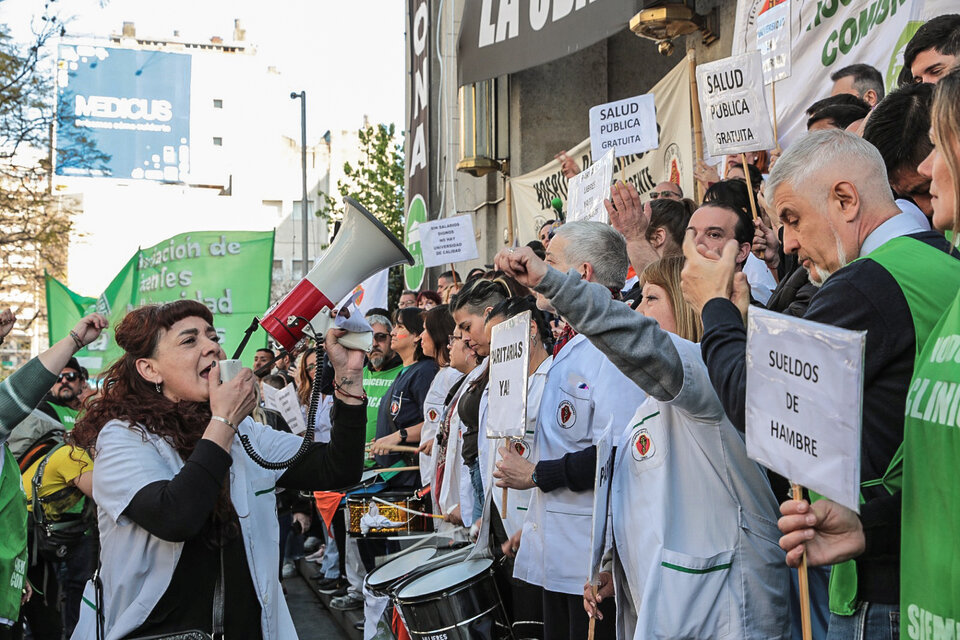 Jornada de visibilización en la puerta del Hospital de Clínicas (Fuente: Prensa)