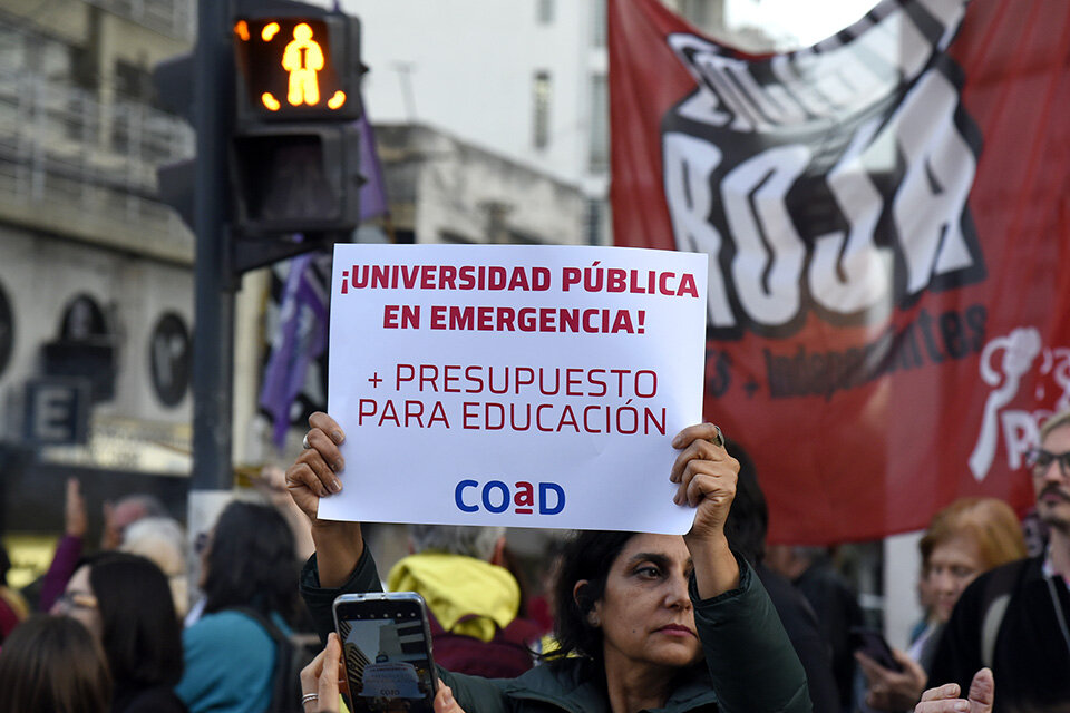 Los profesores se movilizan a las 13 en el centro.