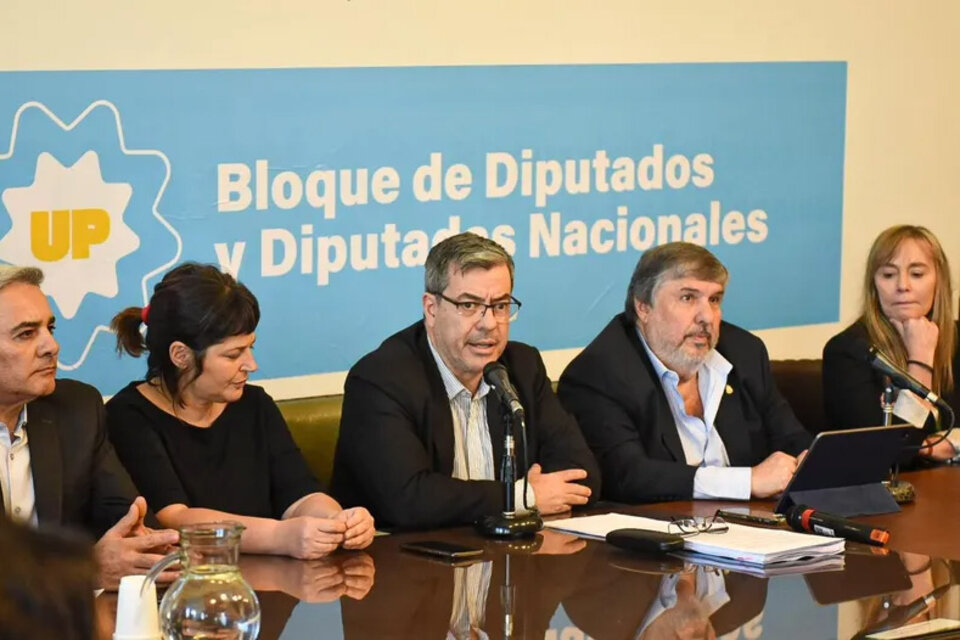 El presidente del bloque de Unión por la Patria, Germán Martínez, durante la conferencia.  (Fuente: Archivo)