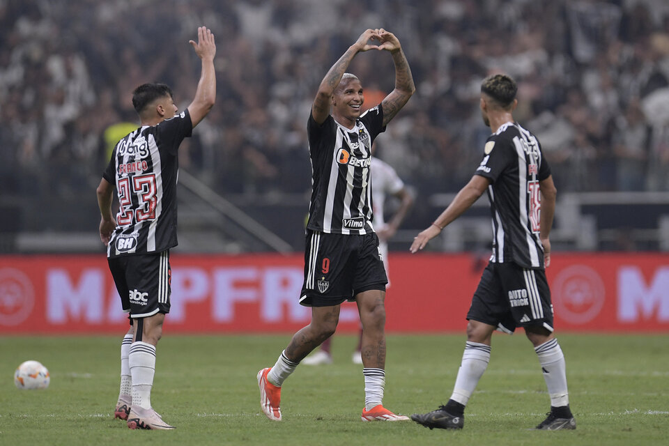 Deyverson festeja uno de sus dos goles (Fuente: AFP)