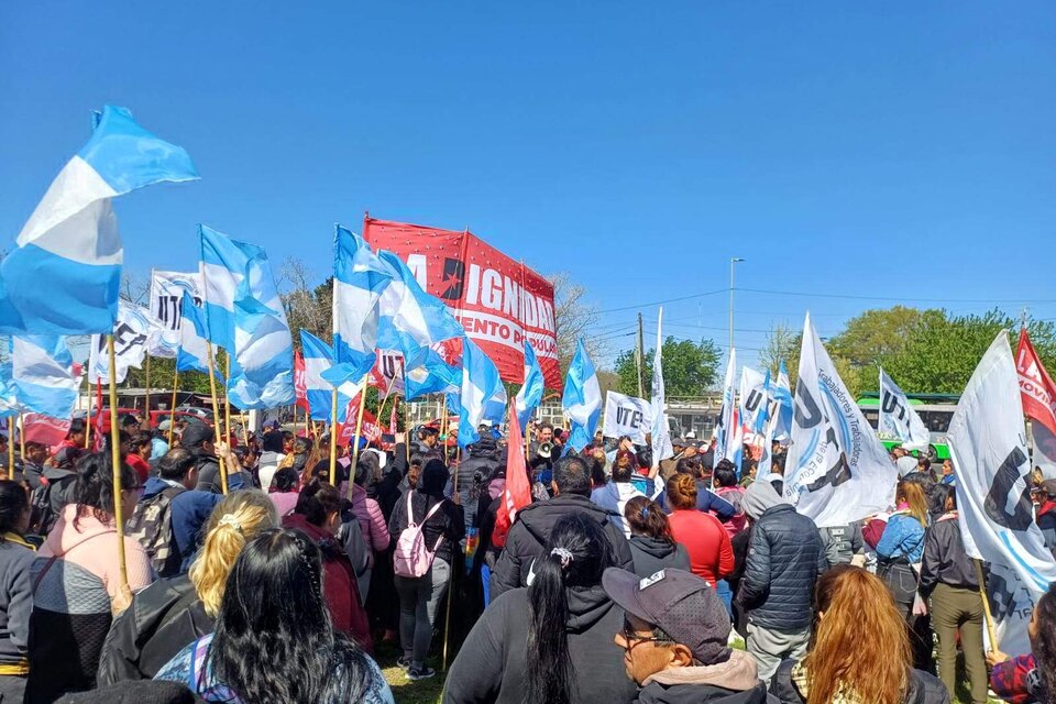 Una multitud reclamó por asistecia alimentaria en Florencio Varela.  (Fuente: Imagen web)