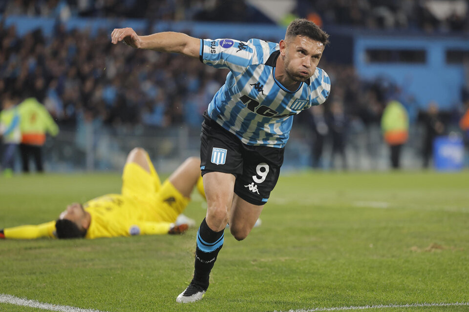 Adrián Martínez convirtió el segundo gol de Racing (Fuente: EFE)