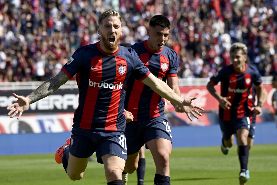 Iker Muniain, figura de la tarde en el Bajo Flores. (Fuente: Fotobaires)