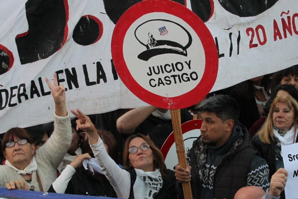 Los organismos de DDHH quieren saber por qué los genocidas pueden usar las redes sociales para amedrentar