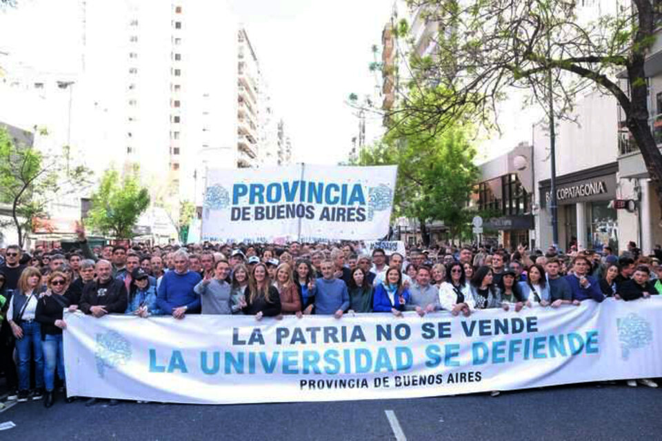 La columna bonaerense volvió a marchar en defensa de la universidad pública.  (Fuente: Prensa)