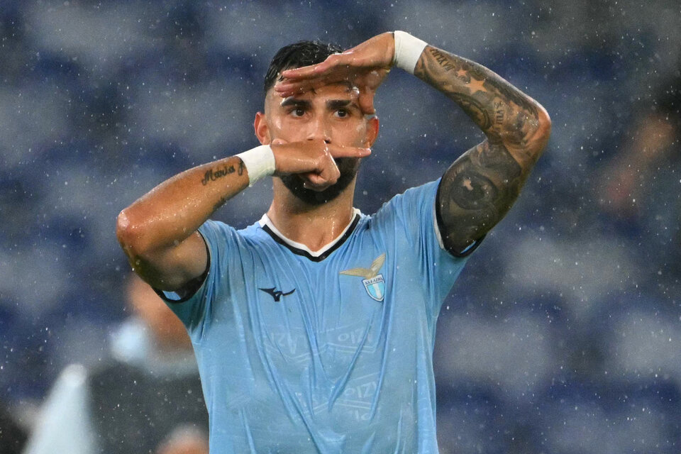 Valentín Castellanos celebra el primero de sus golazos en el éxito de Lazio (Fuente: AFP)