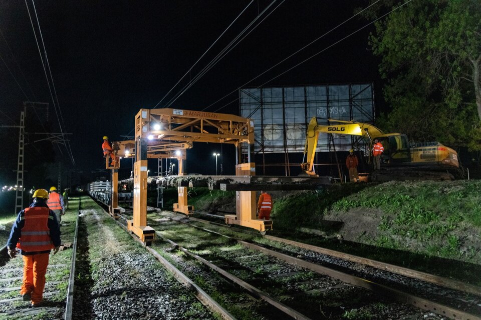 Tareas de renovación integral de vías entre City Bell y La Plata. Imagen: Trenes Argentinos.