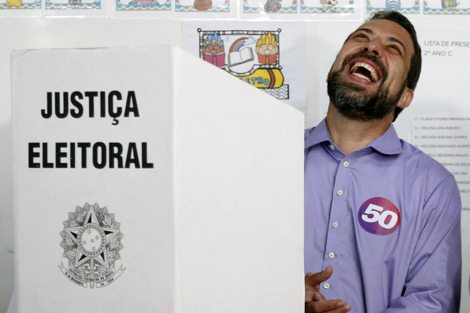 Guilherme Boulos pasó al balotaje. (Fuente: AFP)