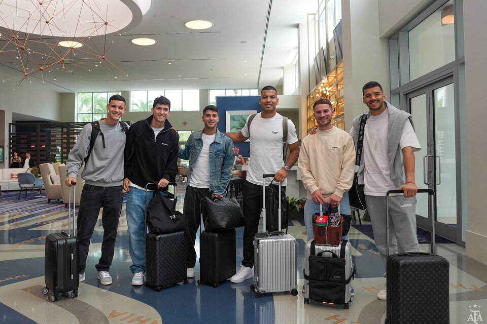 Posan Carboni, Balerdi, Palacios, Benítez, Mac Allister y Rulli.