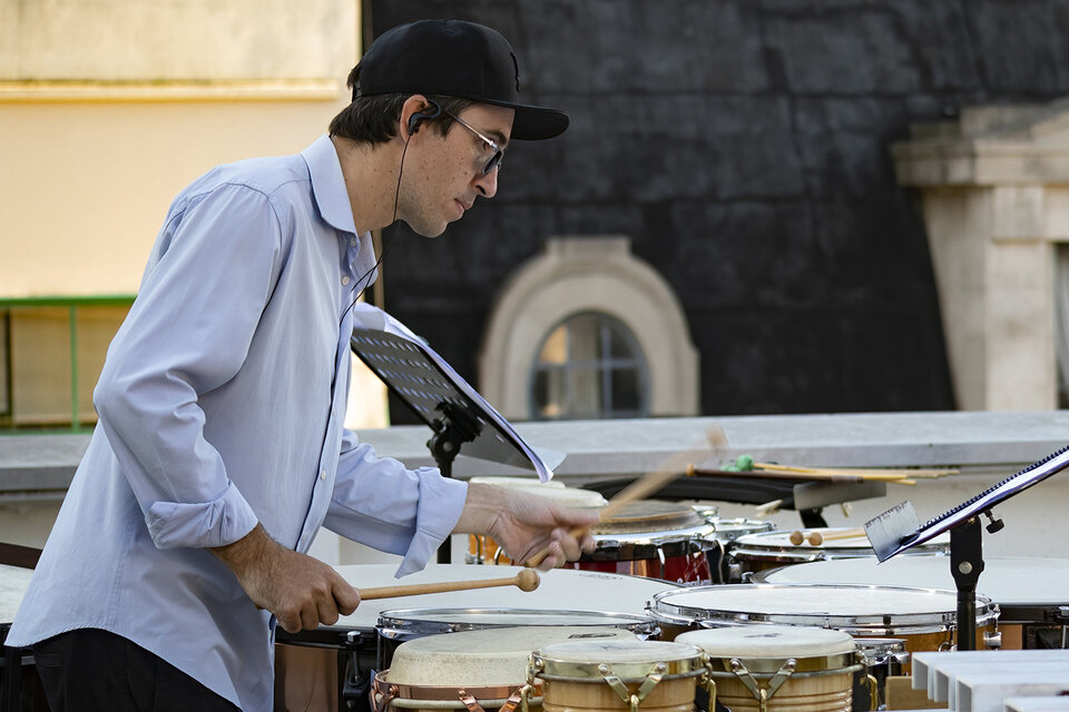 Bruno Lo Bianco, percusionista y director musical de Tambor Fantasma.