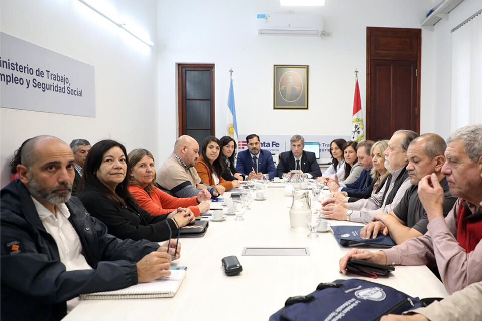 Los docentes no se fueron conformes de la mesa de negociaciones.