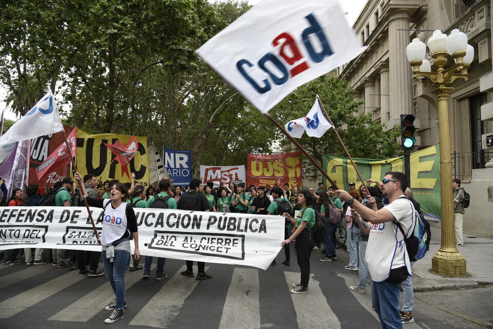 Los estudiantes se concentraron desde temprano en las calles de Rosario. (Fuente: Andres Macera)