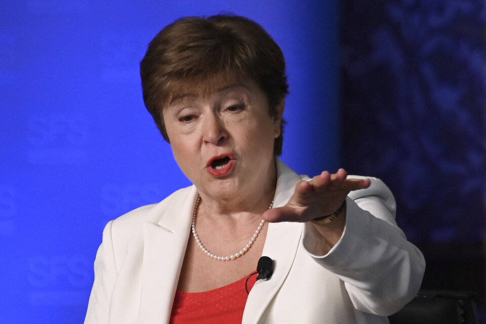 Kristalina Georgieva aclaró que los sobrecargos se recortaron pero no se eliminaron. (Fuente: AFP)