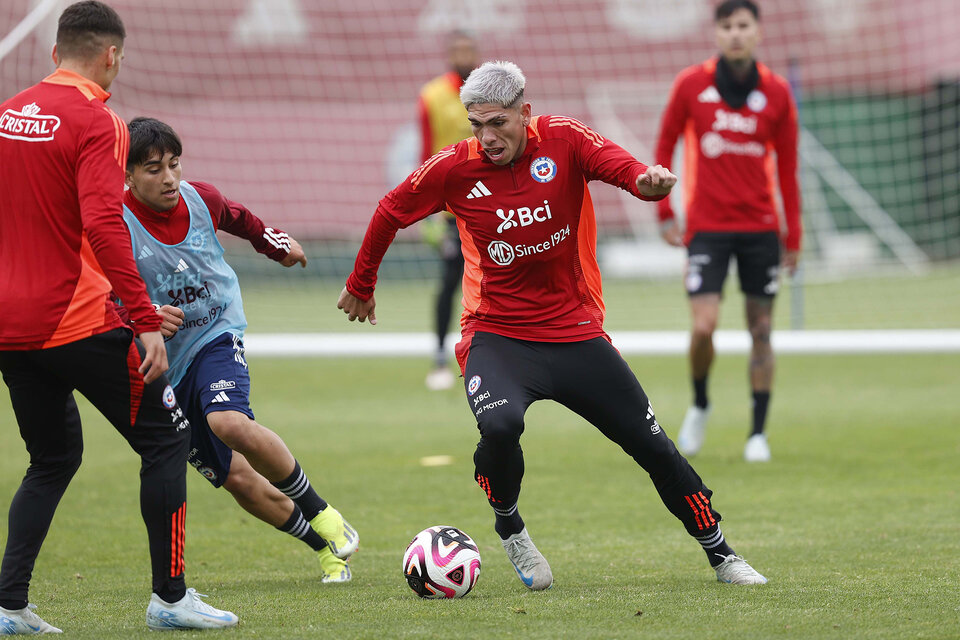 Carlos Palacios, una de las jóvenes promesas del fútbol chileno. (Fuente: EFE)