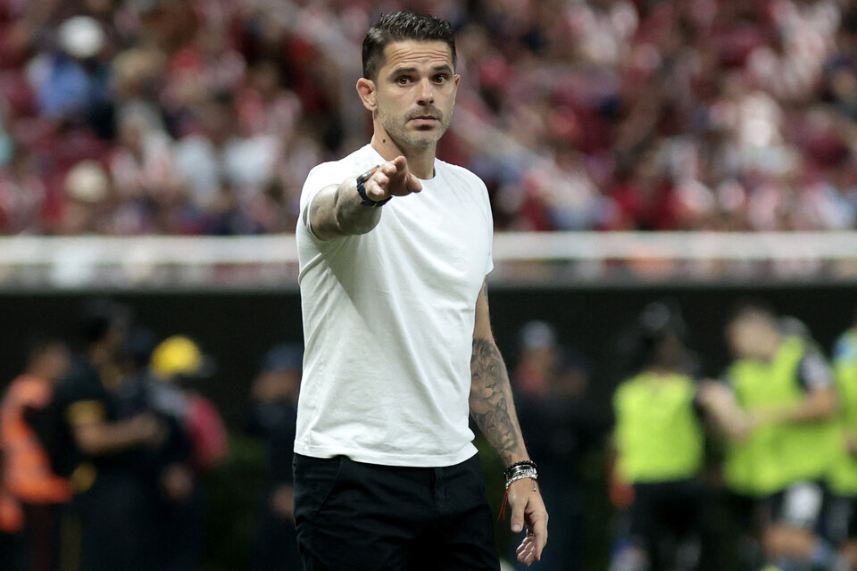 Gago volvió al club que lo formó esta vez para dirigir (Fuente: AFP)