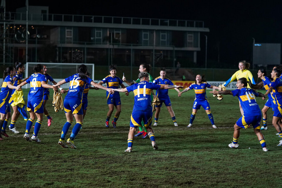 El festejo de Las Gladiadoras tras el pase a semifinales. (Fuente: Foto Prensa Boca)