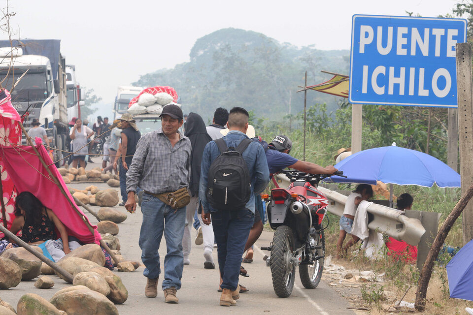 Sectores del "evismo" cortaron Puente Ichilo, en el límite de Santa Cruz y Cochabamba (Fuente: EFE)