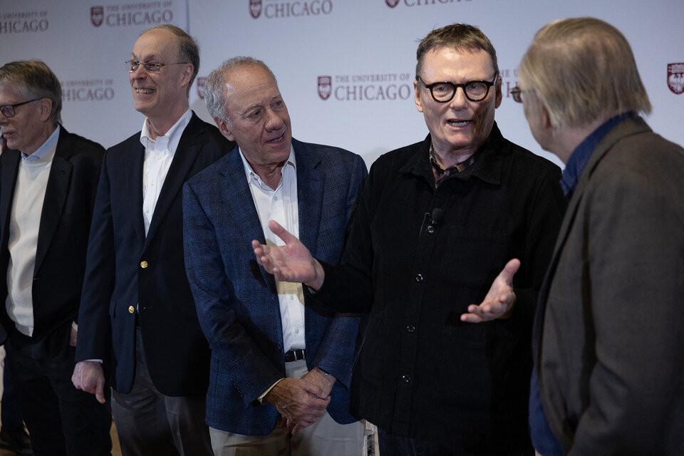 James Robinson se reunió con otros ganadores del Nobel de la Universidad de Chicago (Fuente: AFP)