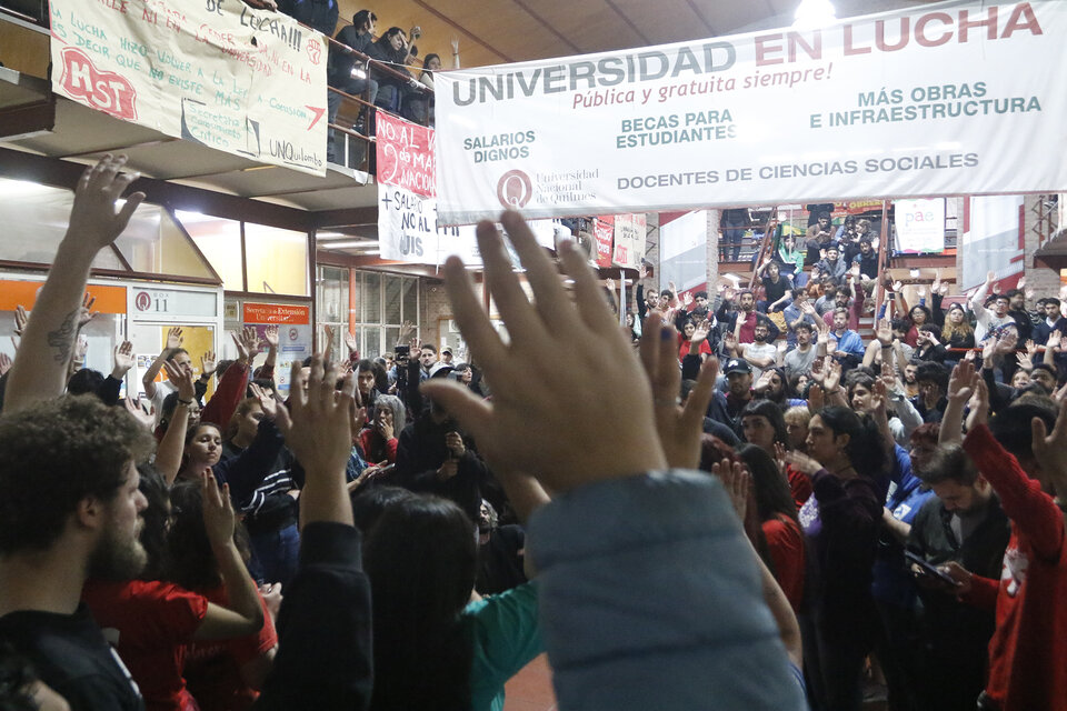 La asamblea de estudiantes de la UNQ en la que ocurrió el incidente. (Fuente: Leandro Teysseire)