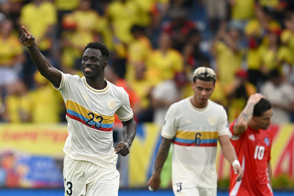 Davinson Sánchez festeja la apertura del marcador. (Fuente: AFP)