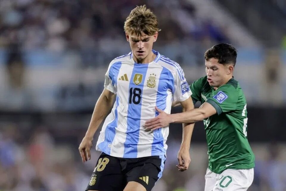 Nico Paz en su debut en la selección argentina vs Bolivia. (Fuente: AFP)