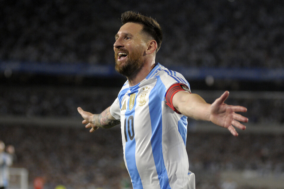 Lionel Messi, feliz en la noche mágica del Monumental. (Fuente: Alejandro Leiva)