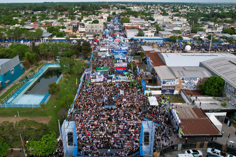 Una multitud movilizó hasta Berisso para acompañar al gobernador.  (Fuente: Prensa)