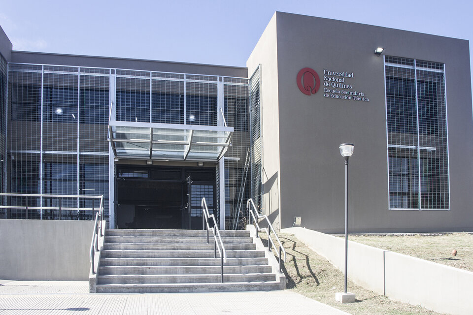 La Universidad de Quilmes, alcanzada por la motosierra nacional.  (Fuente: Imagen web)